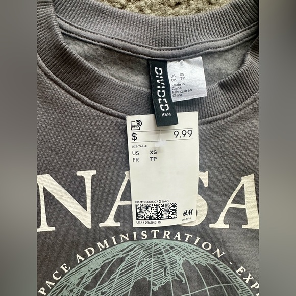 WOMEN’S H&M CREWNECK SWEATSHIRT / SIZE XS / NWT - Picture 6 of 9